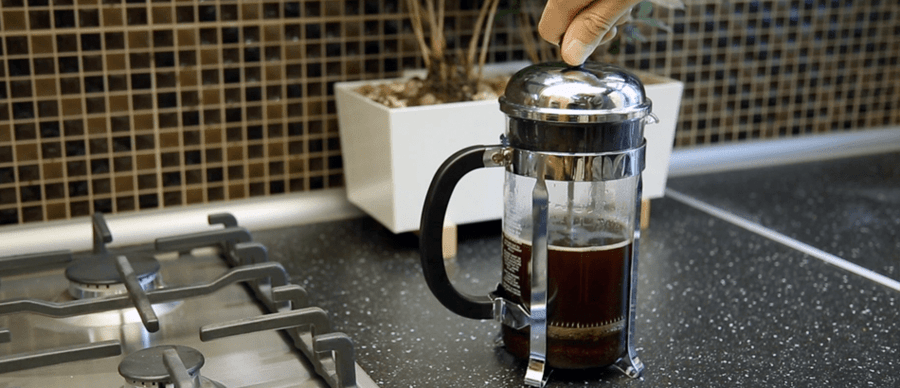 Готовим кофе во френч-прессе: видео-инструкция