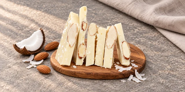 Белый шоколад с миндалем и мякотью кокоса, Белый шоколад