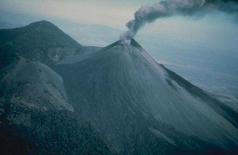 Извержение Пакаи в 1976 году