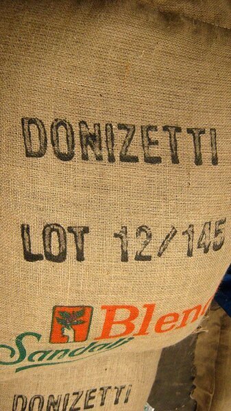 Мешок зеленого кофе Доницетти