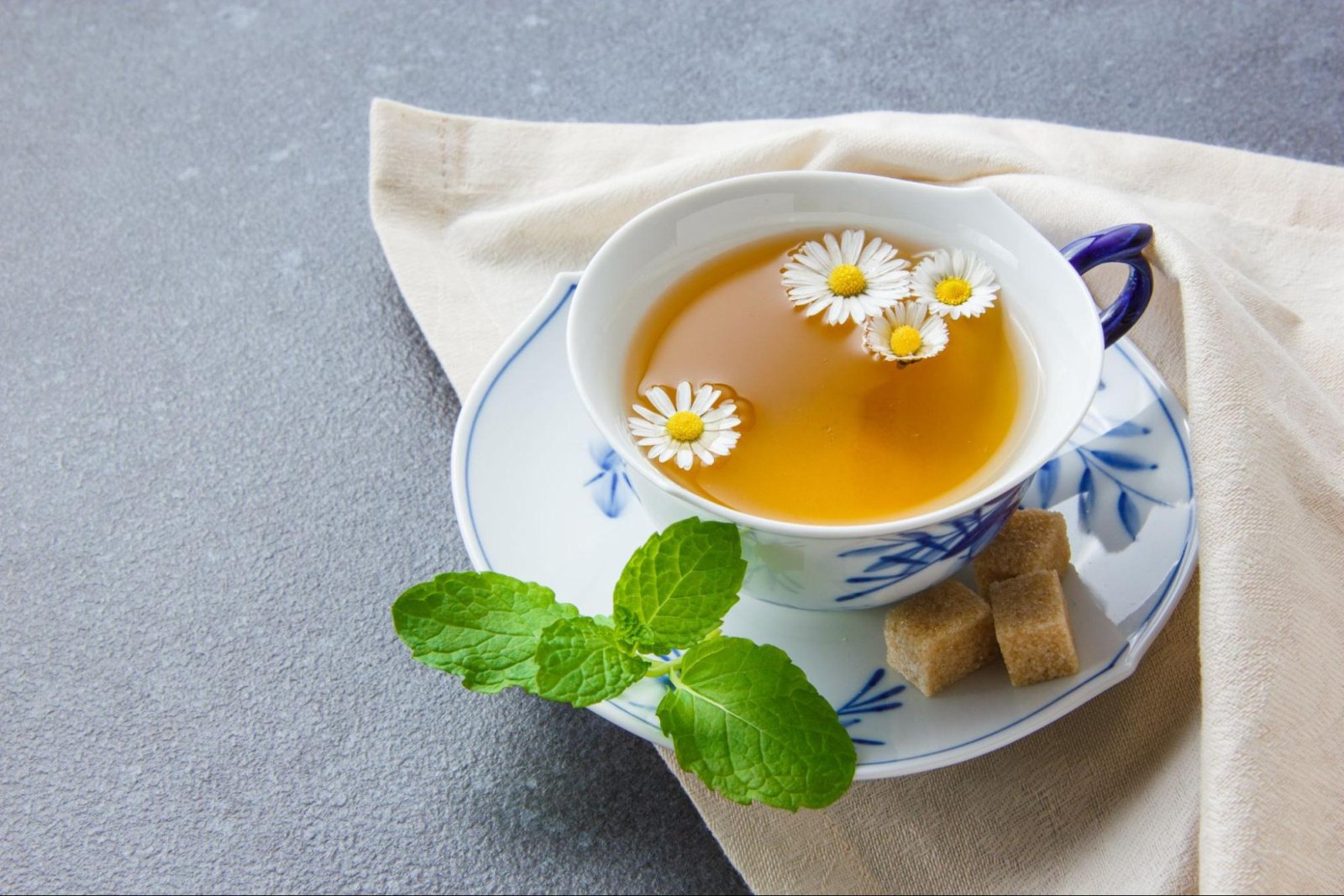 Тизаны — достойная альтернатива кофе и чаю. Три полезных рецепта