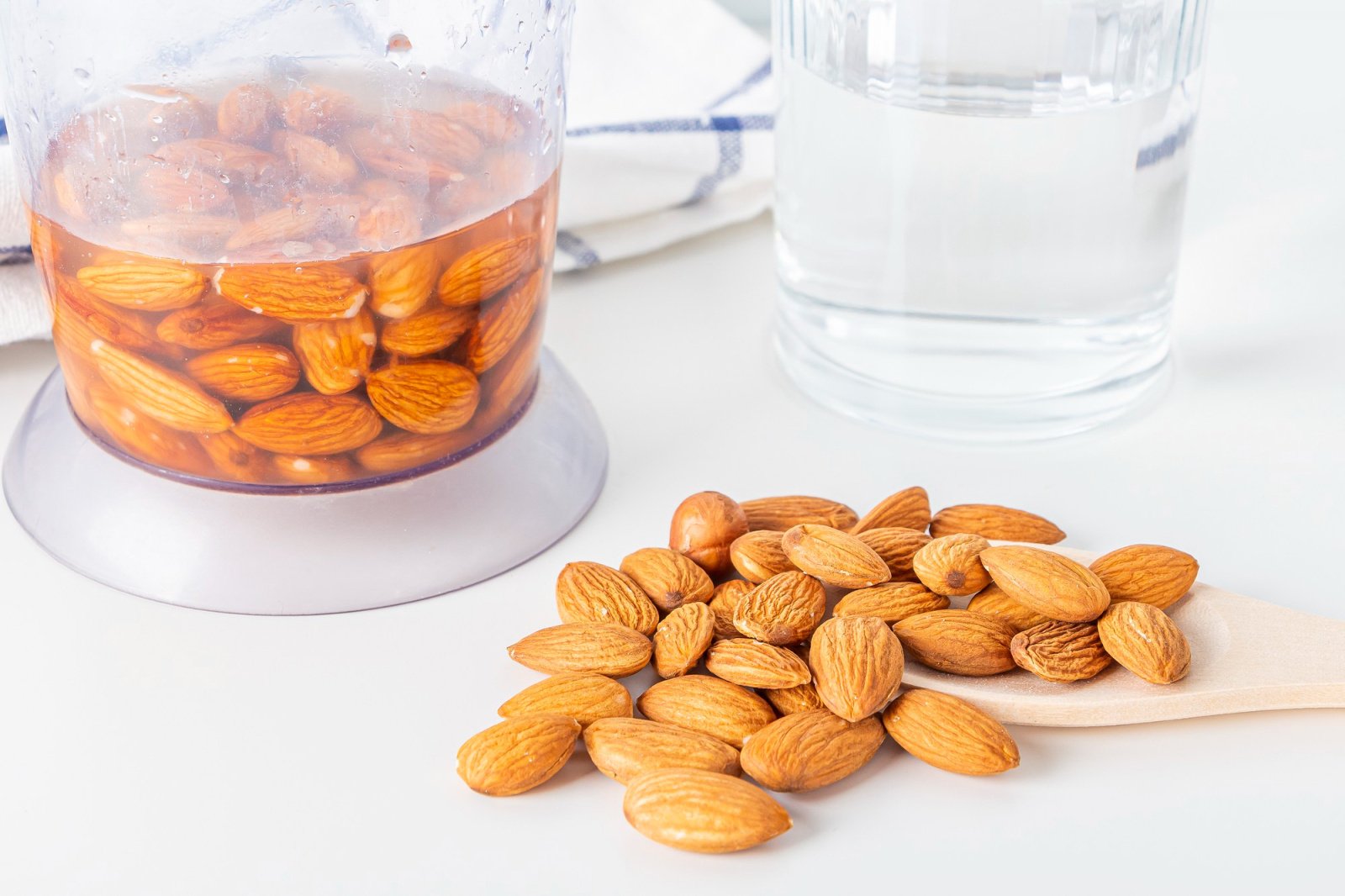Действительно ли нужно замачивать орехи перед едой?