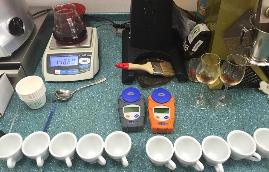 Классовая борьба: Baratza Encore ($120) против Baratza Forte ($1200) Классовая борьба: Baratza Encore ($120) против Baratza Forte ($1200)