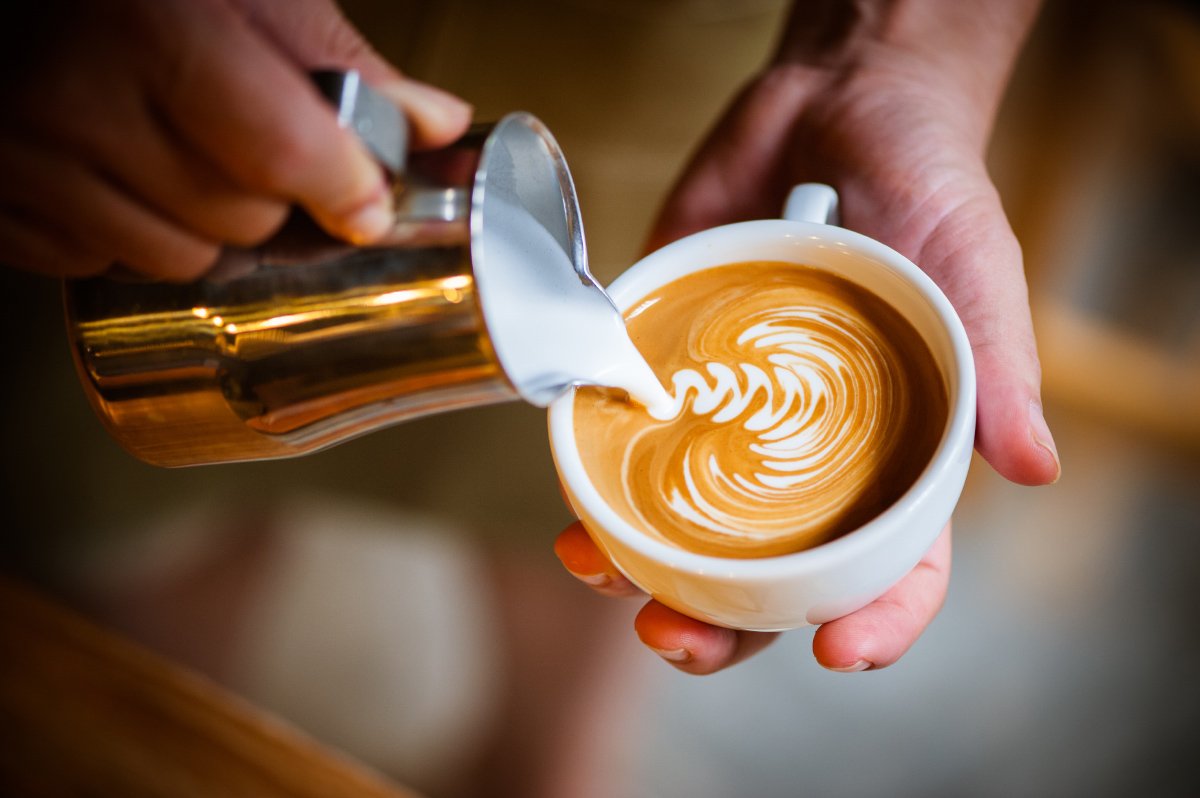 Как взаимодействуют молоко и кофе?