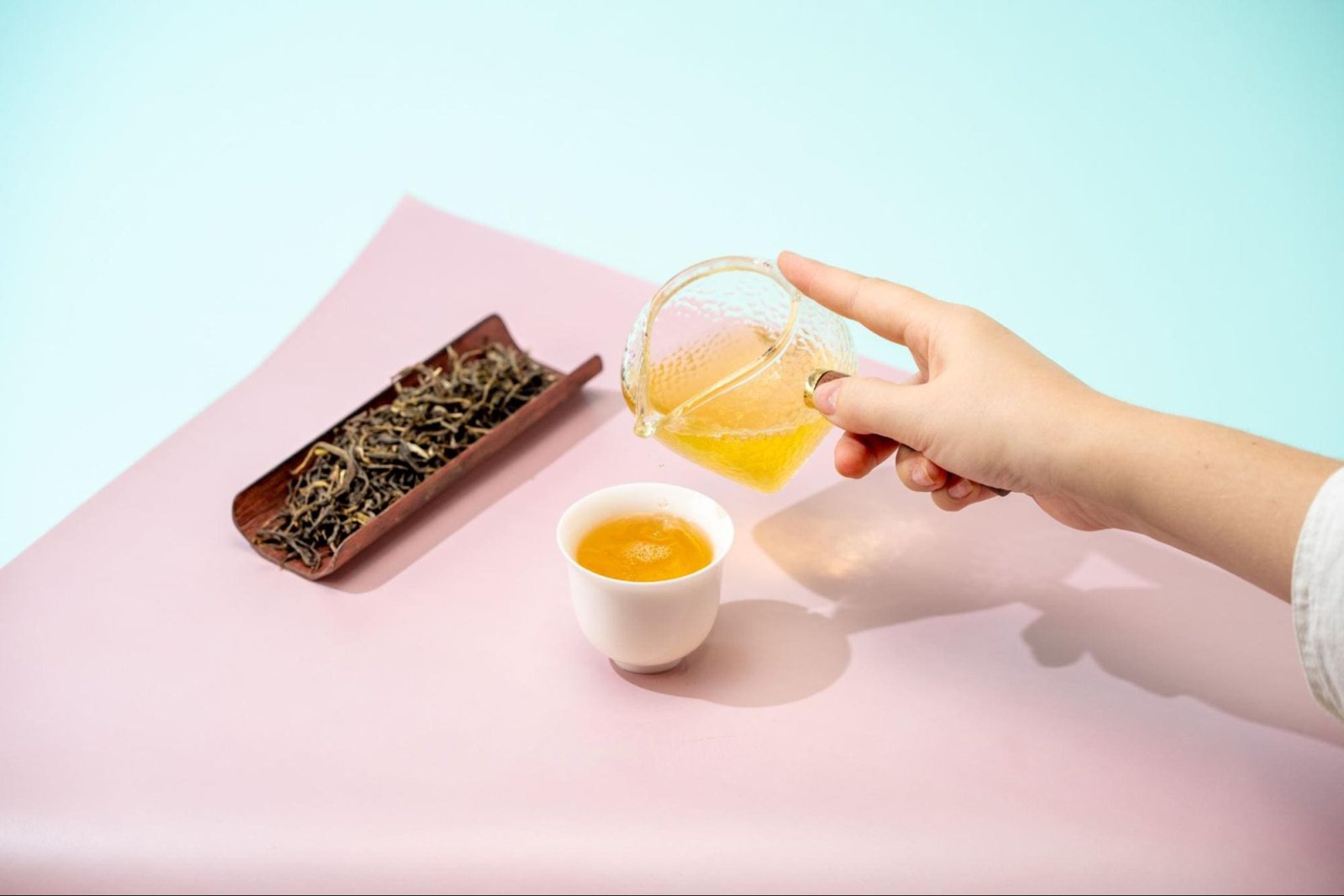 Какой чай бодрит: черный или зеленый? Ставим точку в этом вечном споре Какой чай бодрит: черный или зеленый? Ставим точку в этом вечном споре