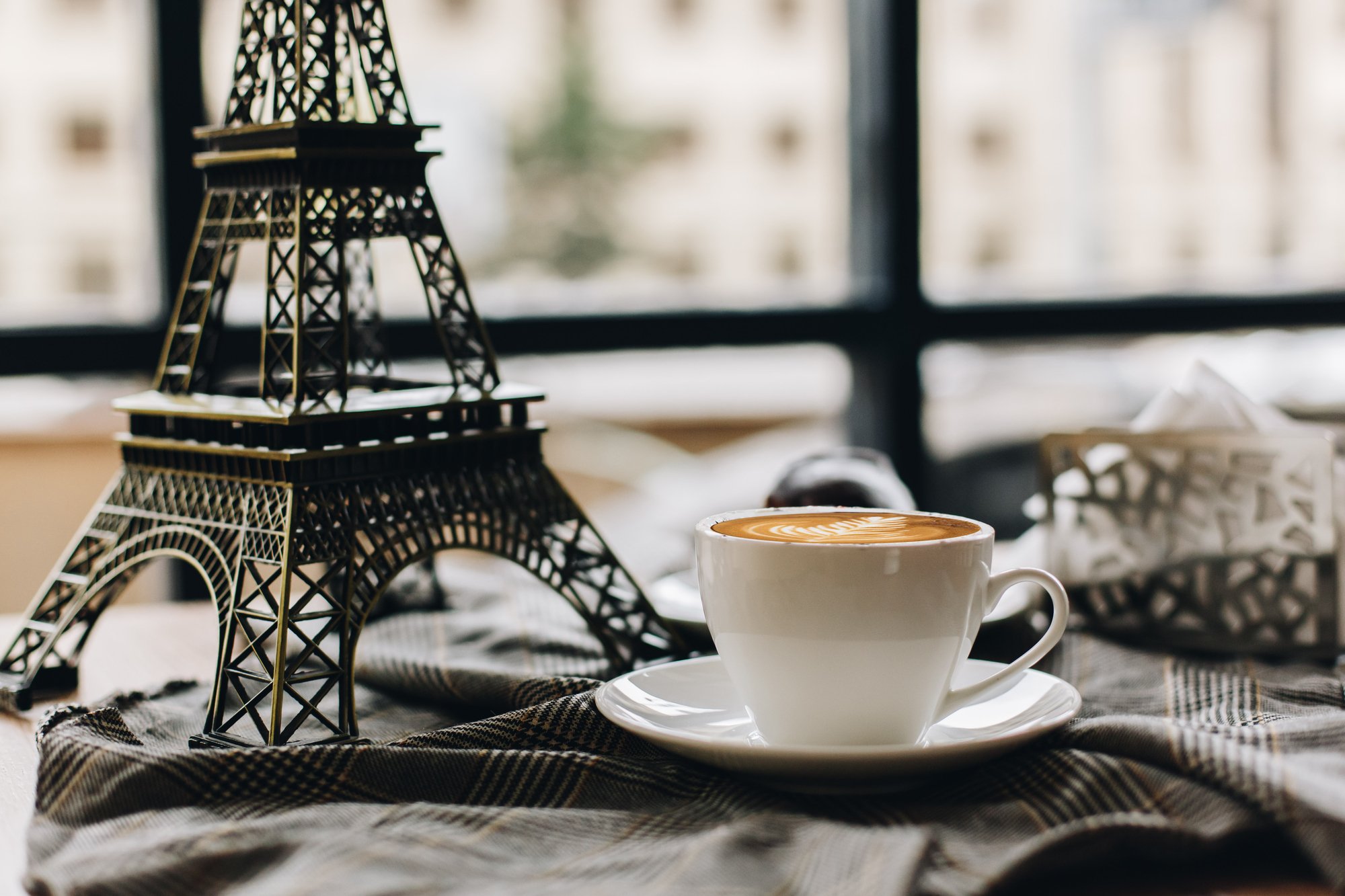 Изображение для Как кофе появился во Франции и зачем Наполеон оставил свою треуголку в кофейне?